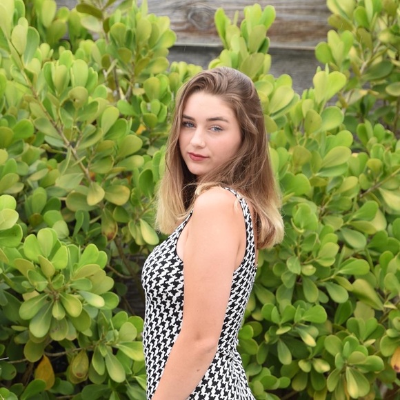 Meet your Posher, Crystal - Picture 4 of 8